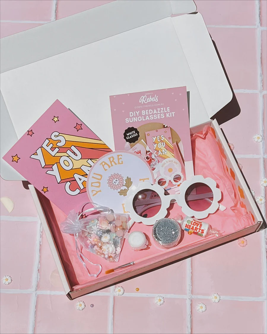 KIDS DIY BEDAZZLE SUNGLASS KIT - WHITE FLOWER39